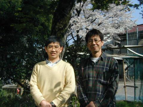 2003桜満開08(2003年4月6日)；白井先生との２ショット